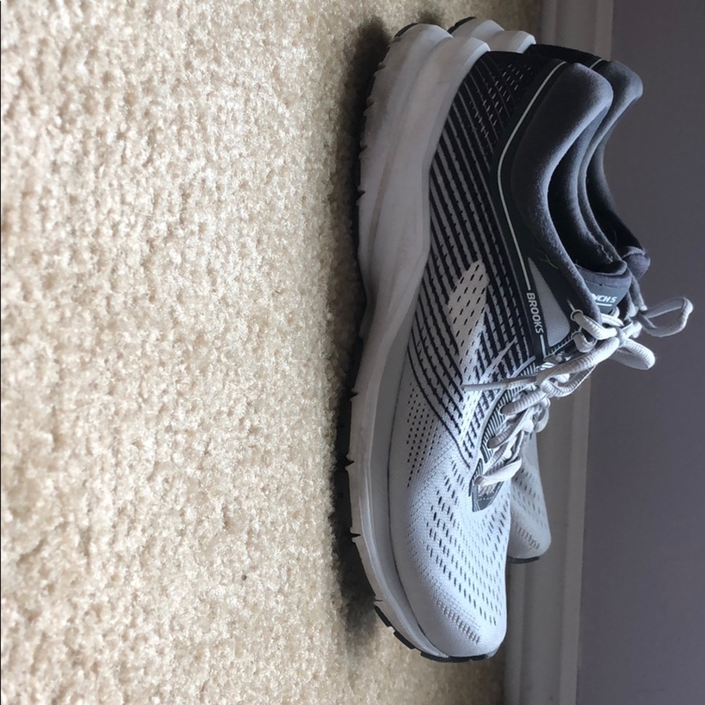 Women’s size 9 Brooks Launch 5 running shoes